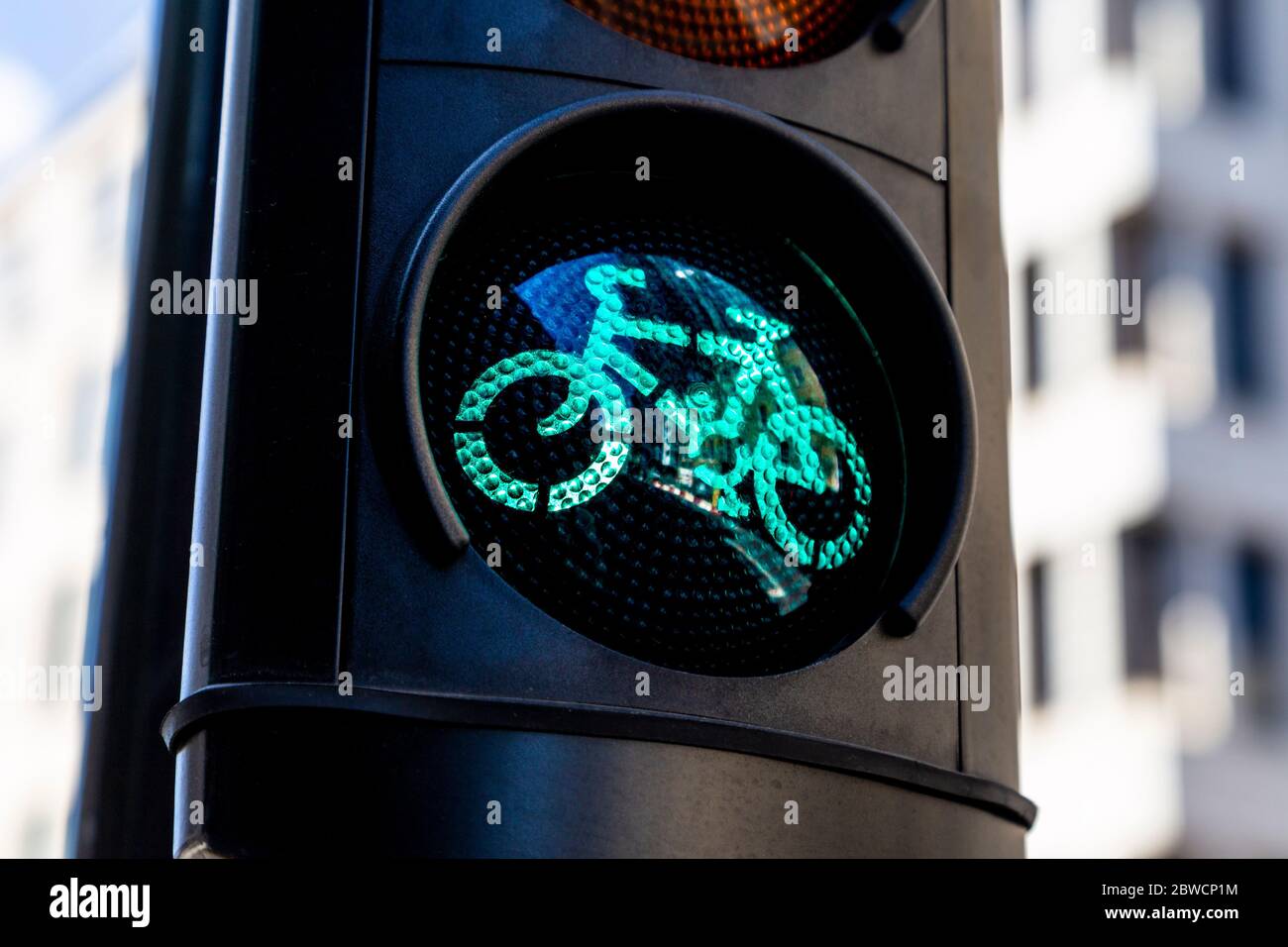 Nahaufnahme der grünen Fahrradampel, London, Großbritannien Stockfoto