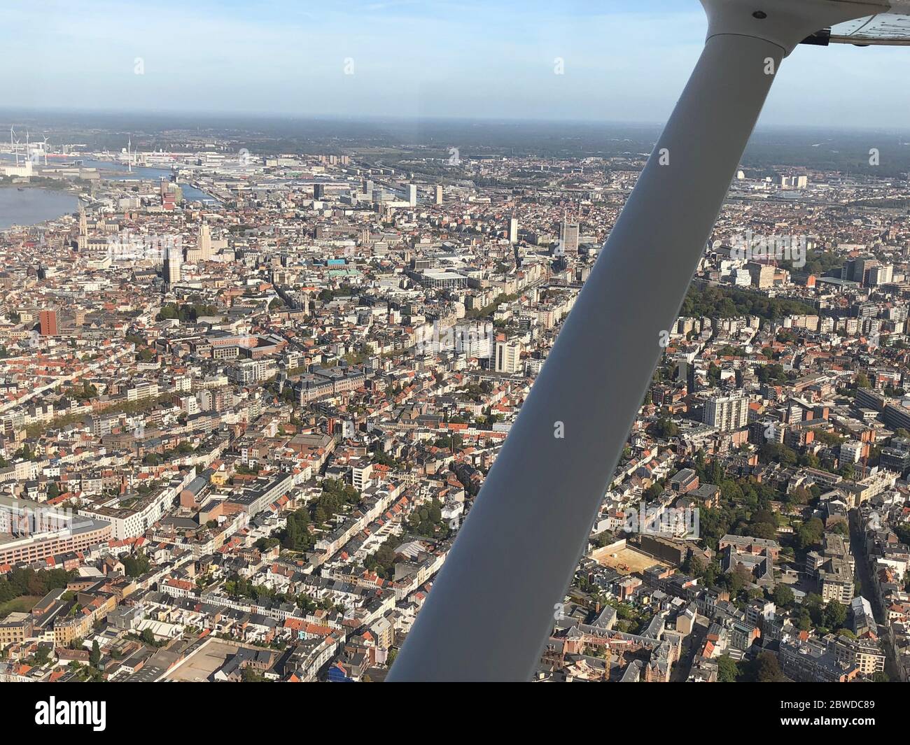Antwerpen Belgien von einem Propellerflugzeug aus gesehen Stockfoto
