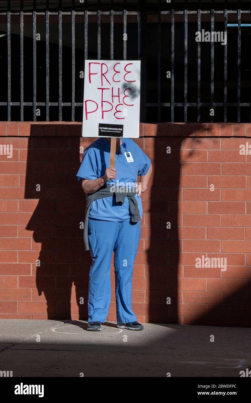 St. Paul Krankenschwestern protestieren gegen das Fehlen von Masken und Peelings während der Pandemie. Sie verlangen nach Ausrüstung, Ausbildung, Personal und Transpaen Stockfoto