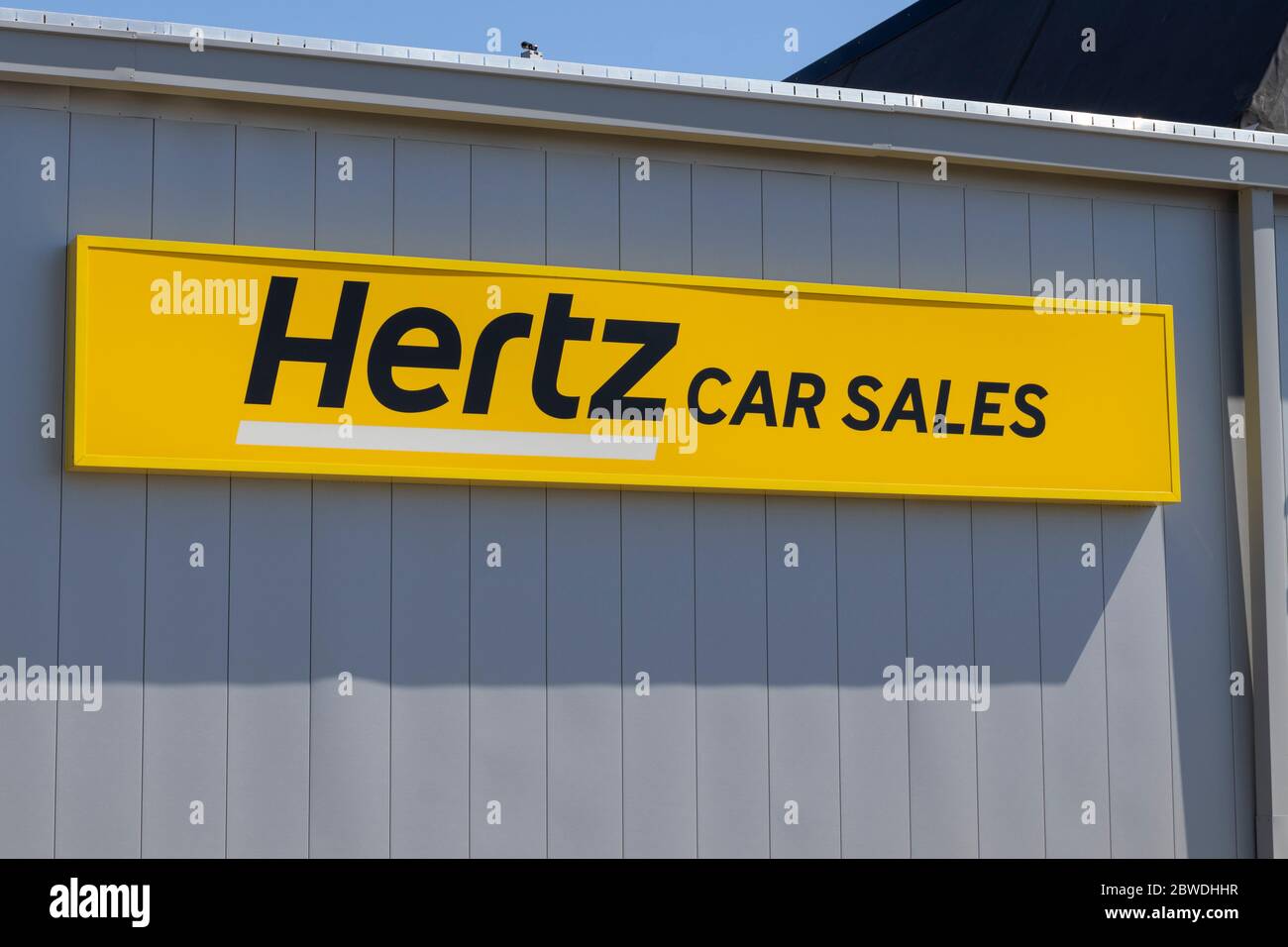 Indianapolis - ca. Mai 2020: Hertz Autovertrieb Händler. Hertz verkauft Gebrauchtfahrzeuge aus der eigenen Autovermietungsflotte. Stockfoto