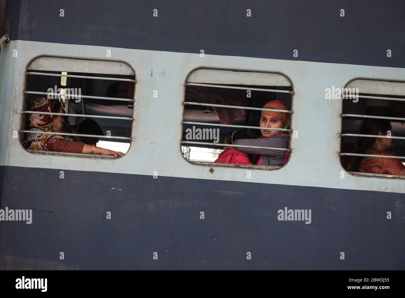 Zweiter Klasse Zug. Indian Railways. Bahnreisen. Indien. Stockfoto