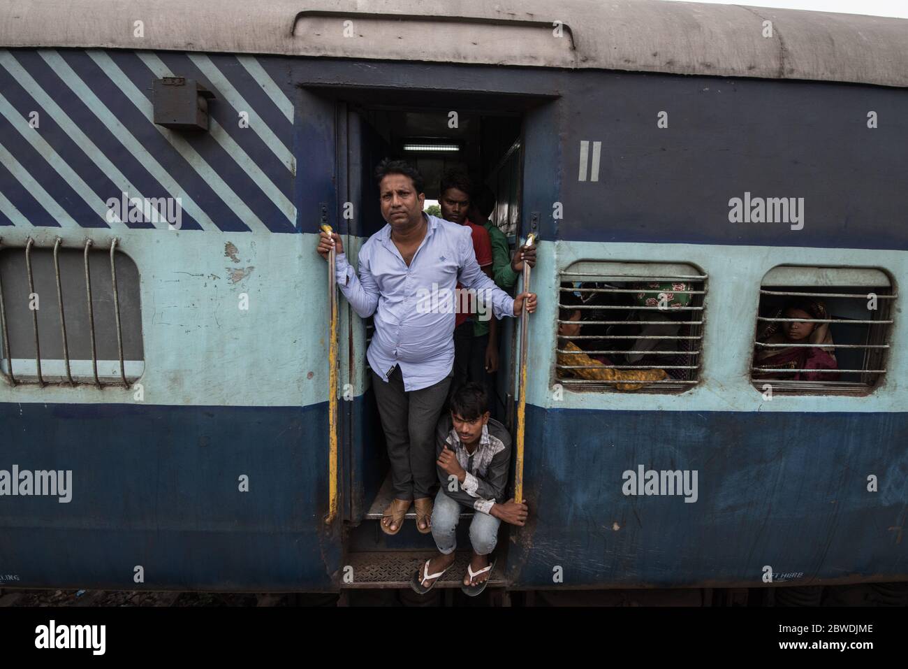 Zweiter Klasse Zug. Indian Railways. Bahnreisen. Indien. Stockfoto