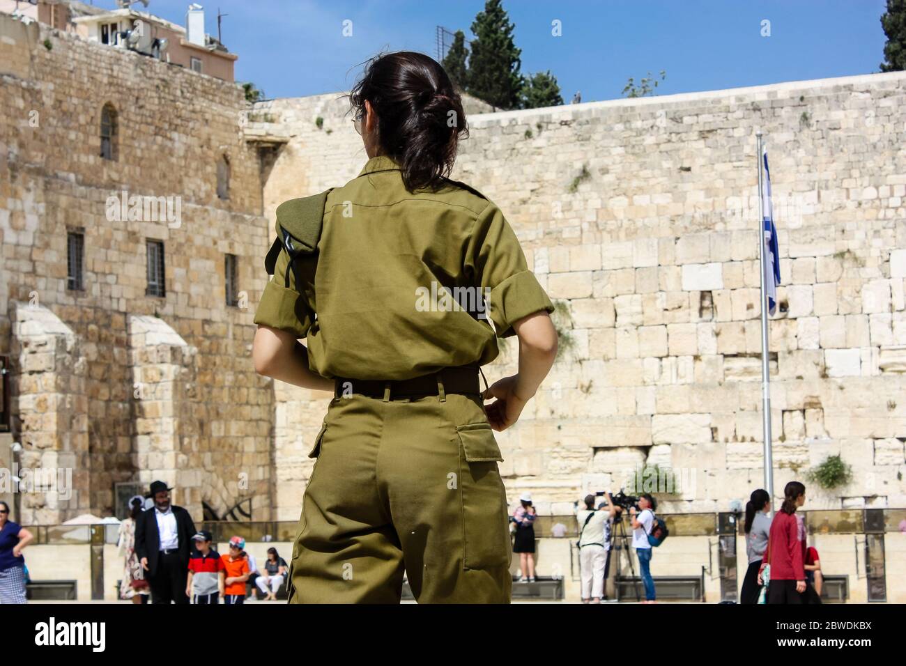Jerusalem Israel May 21, 2018 Blick auf israelische Soldaten, die auf dem westlichen mausplatz in der Altstadt von Jerusalem spazieren Stockfoto