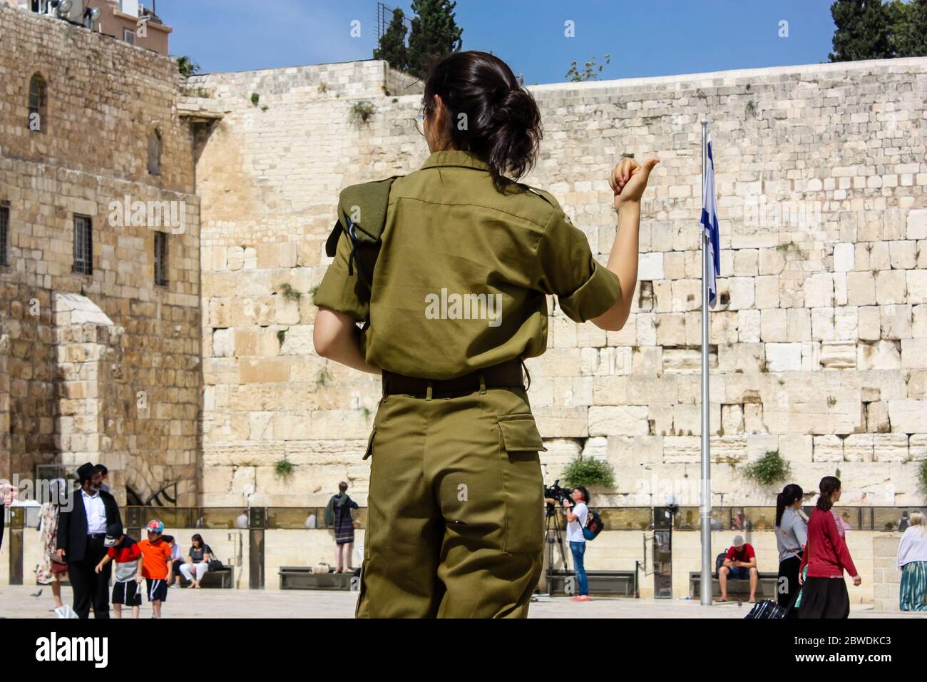 Jerusalem Israel May 21, 2018 Blick auf israelische Soldaten, die auf dem westlichen mausplatz in der Altstadt von Jerusalem spazieren Stockfoto