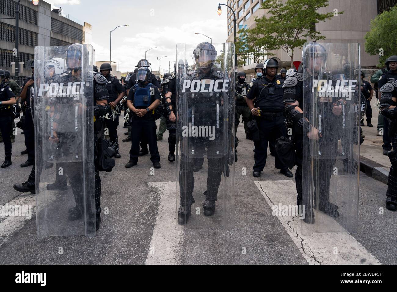 Atlanta, Usa. Mai 2020. Atlanta, GA - 31. Mai 2020: Atlanta Polizei in Riot Gear während Protesten in der Innenstadt von Atlanta am 31. Mai 2020 in Atlanta, Georgia. Quelle: Sanjeev Singhal/Der Fotozugang Quelle: Der Fotozugang/Alamy Live News Stockfoto