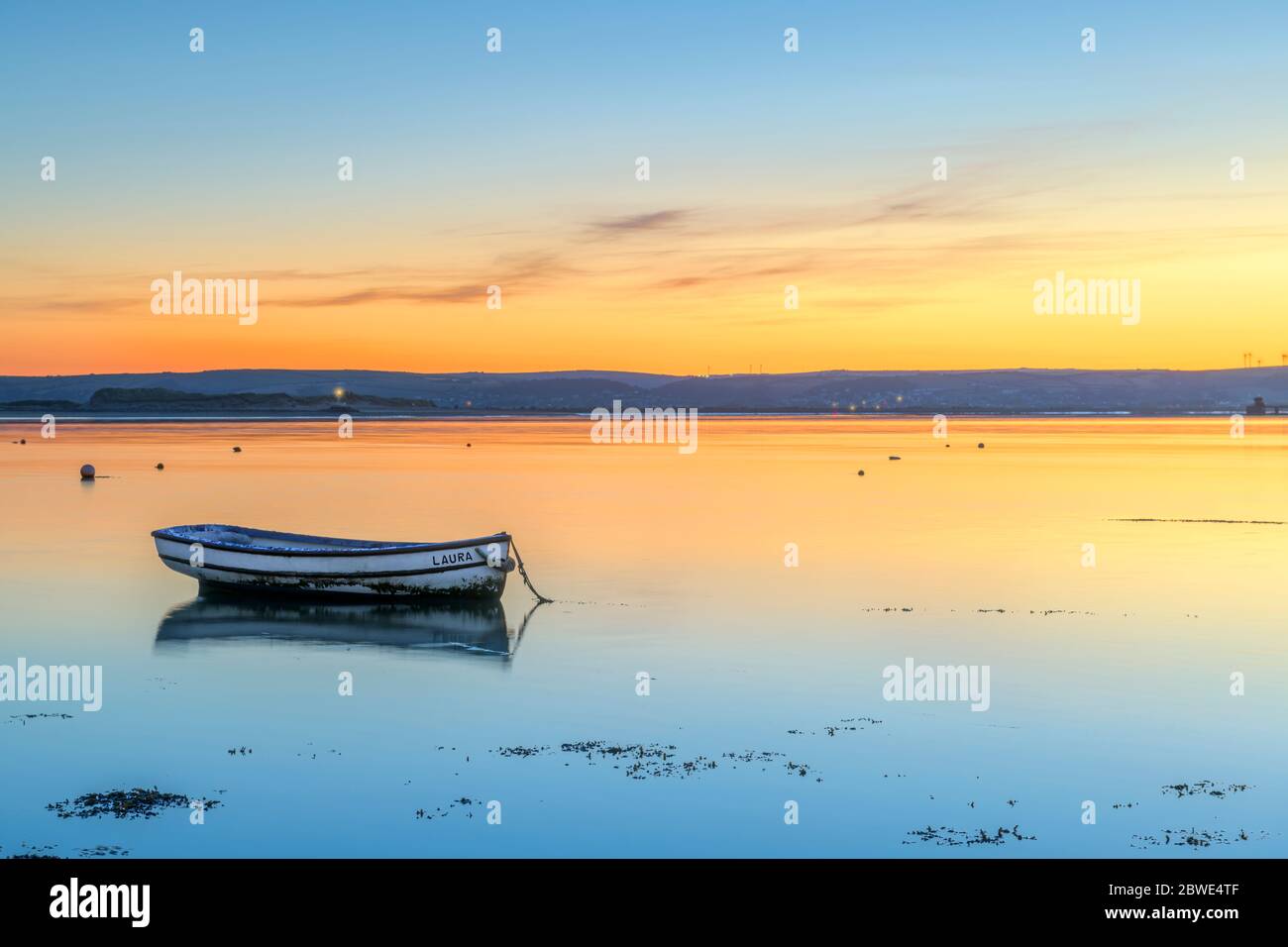 Appledore, North Devon, England. Montag, 1. Juni 2020. Wetter in Großbritannien. Am ersten Tag des Juni, nach einem geschäftigen Wochenende mit Hunderten von Touristen, die den Südwesten Englands besuchen, kehrt die Ruhe zur Flussmündung des Torridge zurück, während die Sonne über Appledore in North Devon aufgeht. Quelle: Terry Mathews/Alamy Live News Stockfoto