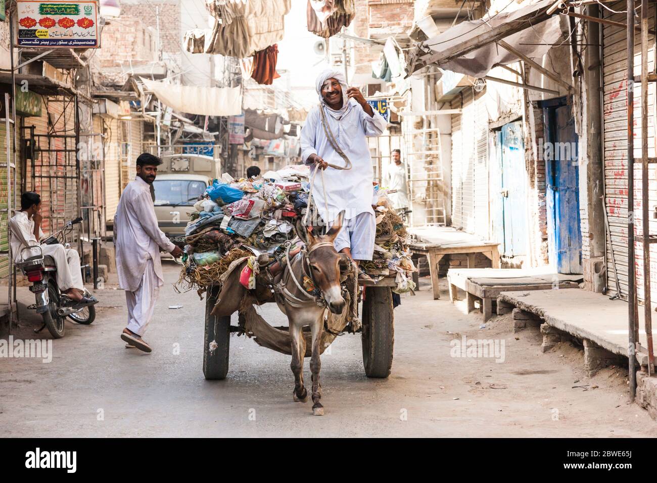 Esel Wagen auf der Straße, Bahawalpur, Punjab Provinz, Pakistan, Südasien, Asien Stockfoto