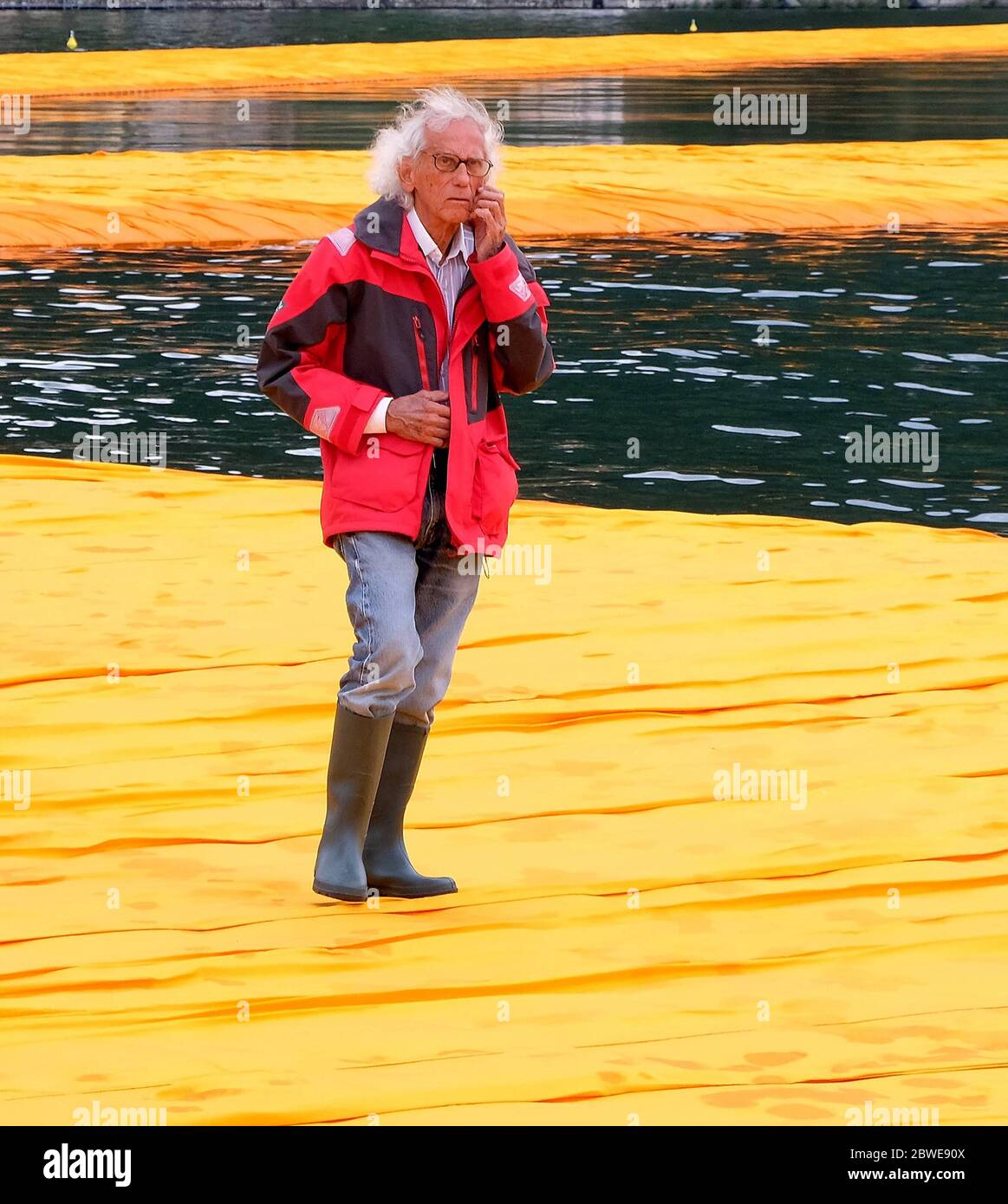 Besuch auf dem Laufsteg von Christo Sulzano 16. Juni 2016 ph.fotogramma/brescia, im Foto der Künstler Christo Vladimirov Yavachev (Fotografie/Fotografie, Brescia - 2016-06-16) ps das Foto kann in Bezug auf den Kontext, in dem es aufgenommen wurde, verwendet werden, Und ohne diffamierende Absicht des Dekors der vertretenen Personen (Fotografie/Fotografma, Archive Photos - 2020-06-01) p.s. la foto e' utilizabile nel rispetto del contesto in cui e' stata scattata, e senza intento diffamatorio del decoro delle persone rappentate Stockfoto