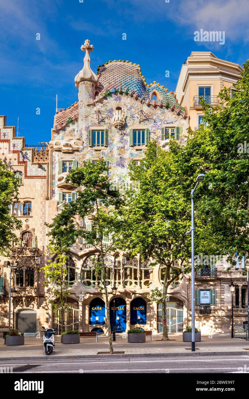 Gaudis Casa Batllo wurde während des Ausbruchs von Covid-19 in Barcelona, Katalonien, Spanien geschlossen Stockfoto