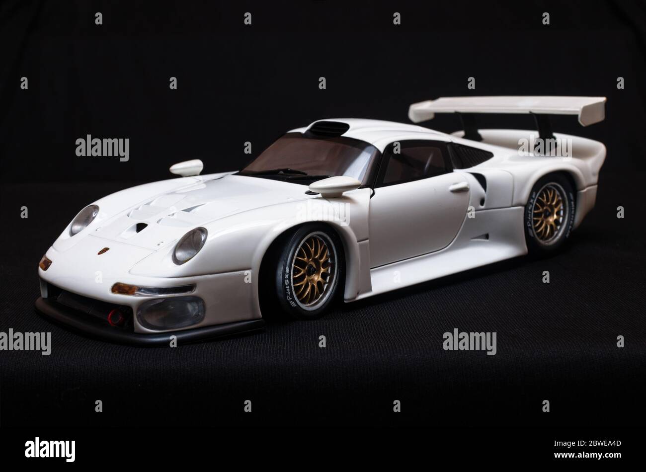 1/18 Modell der Straßenversion Porsche 911 GT1 (1996) Stockfoto