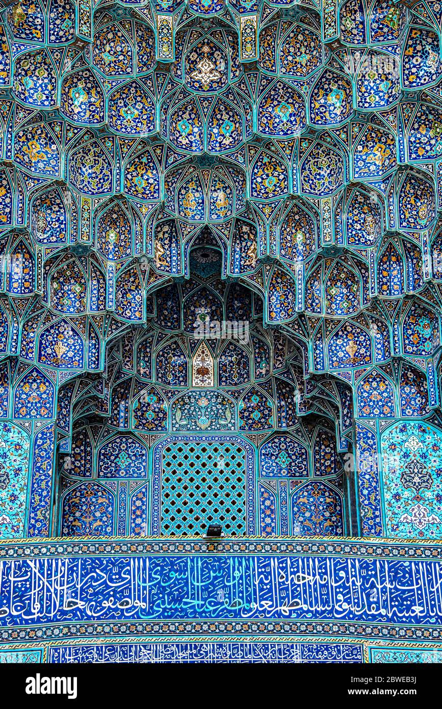 Detail der Muqarnas im Iwan der Imam Moschee, Isfahan, Iran Stockfoto