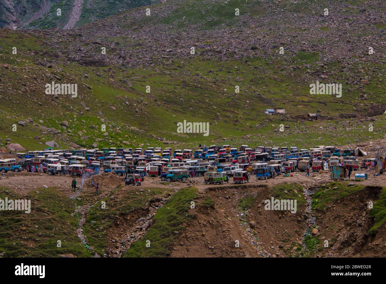 So viele Jeeps parken am Saif ul Maluk See, Naran Tal, Khyber Pakhtunkhua, Pakistan Stockfoto