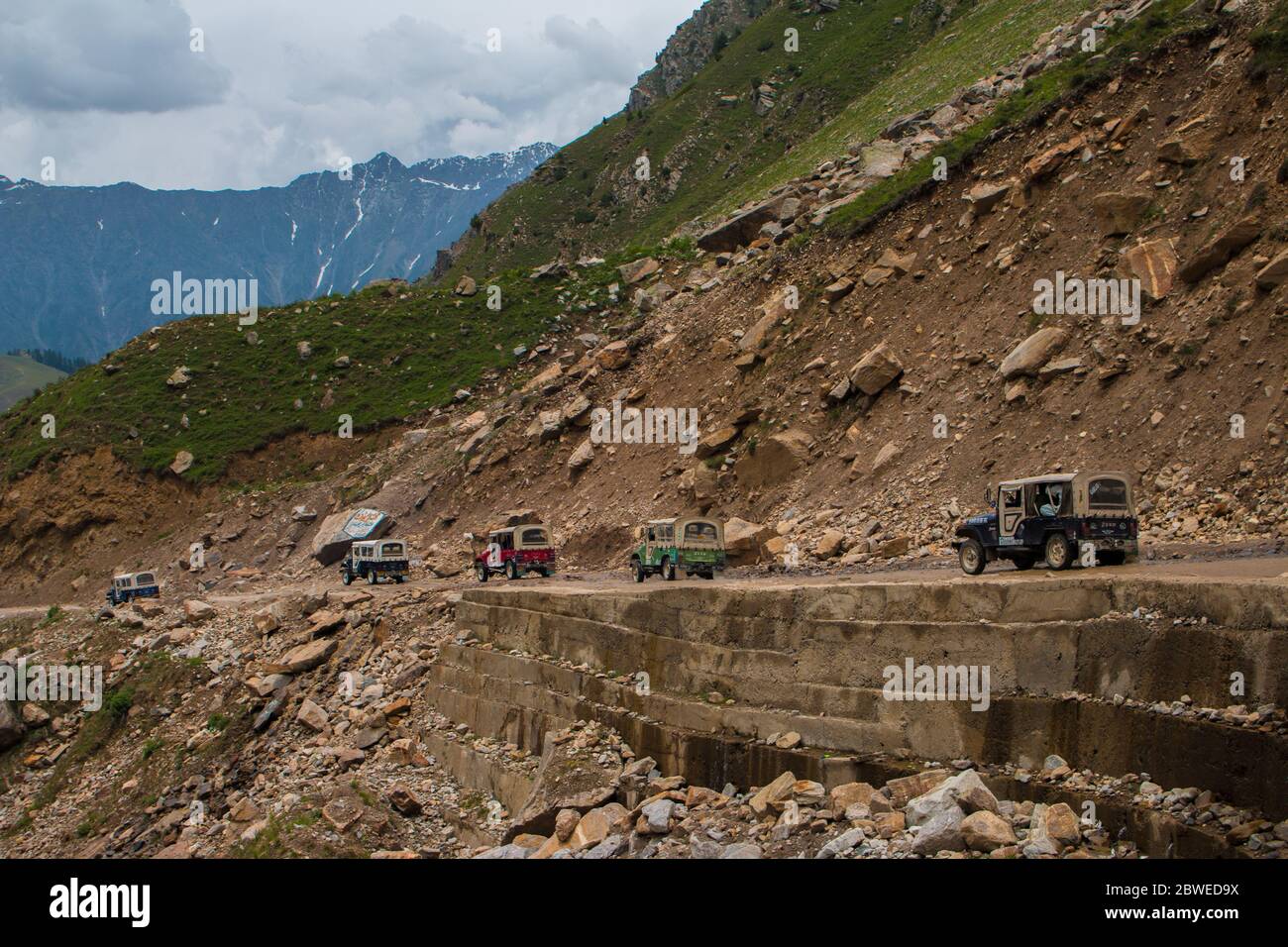 So viele Jeeps auf Jeep Track zum See Saif UL Maluk, Naran Valley, Khyber Pakhtunkhua, Pakistan 6/26/2018 Stockfoto