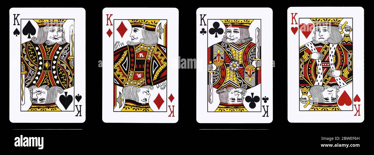 4 Könige in einer Reihe - Spielkarten, isoliert auf schwarz Stockfoto