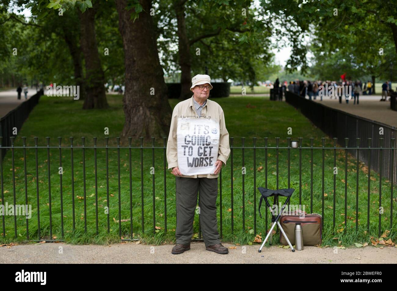 Ein Redner in der Speakers' Corner, die sich in der Nähe von Marble Arch in der nordöstlichen Ecke des Hyde Park, London, befindet. Die Speakers' Corner ist ein traditionelles offenes Stockfoto