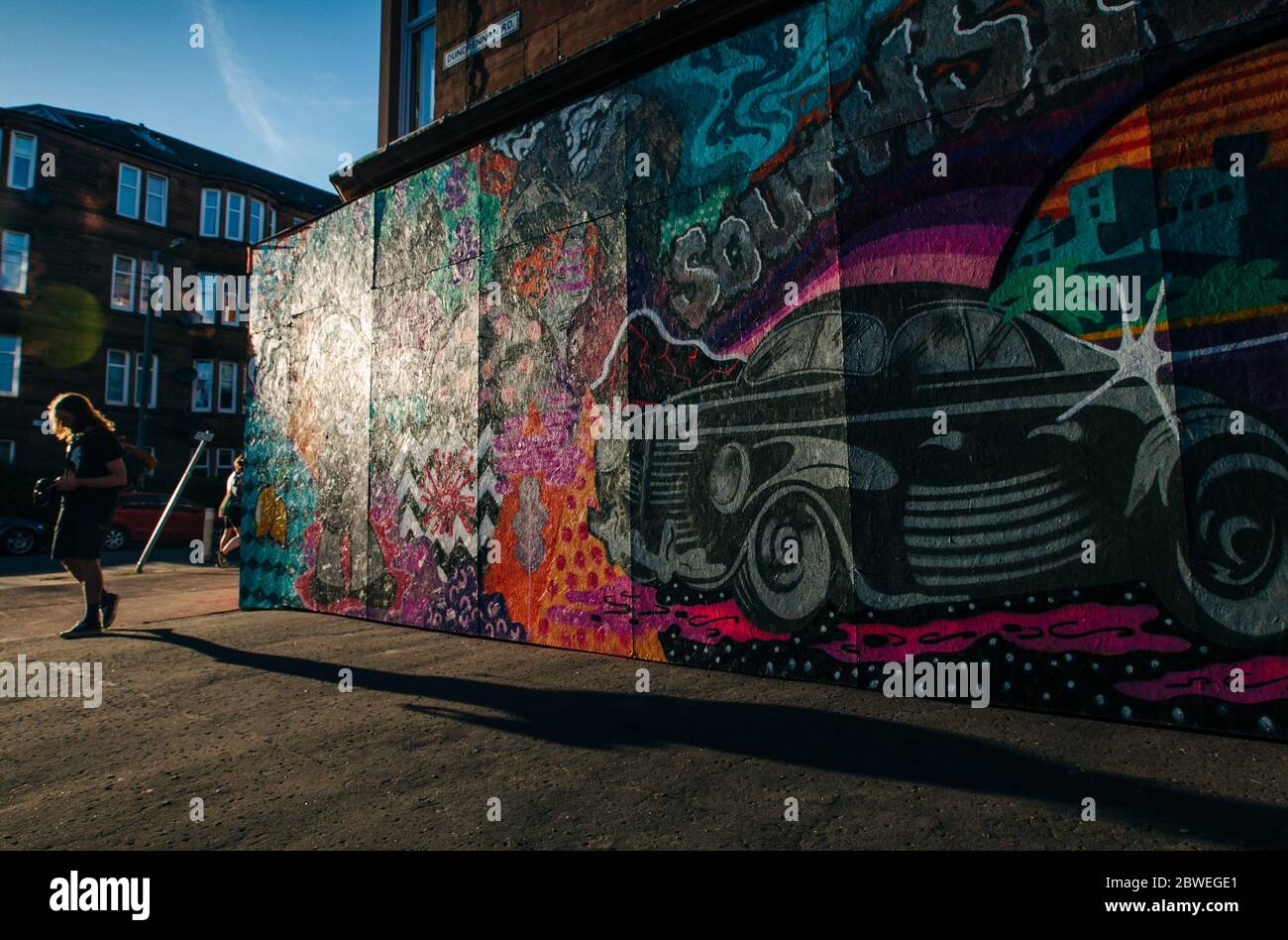 Graffiti-Wandgemälde im Stadtteil Southside von Glasgow, von Taio. Stockfoto