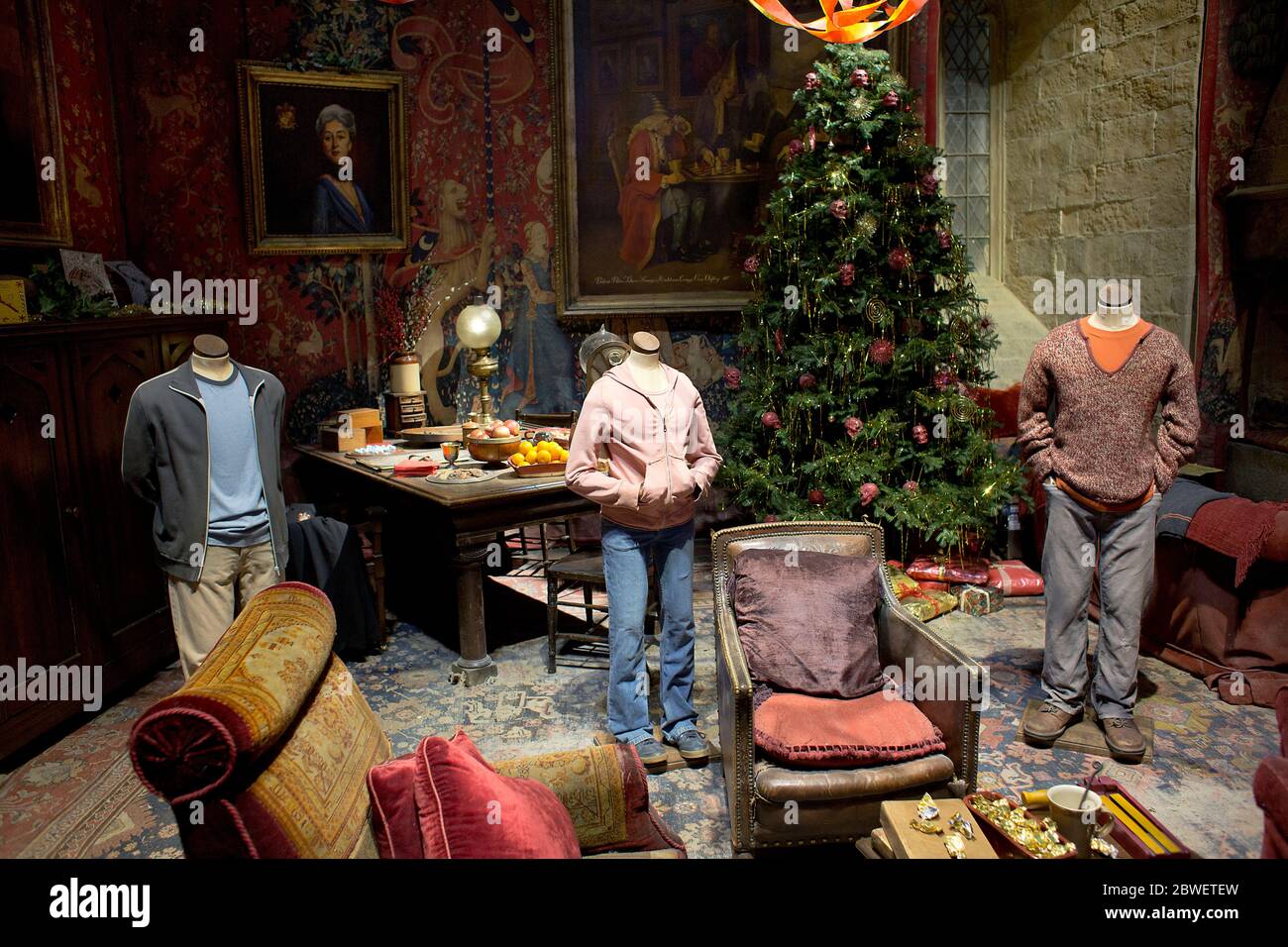 Das Studio-Set des Gryffindor Common Room, ausgestellt bei der Making of Harry Potter Studio Tour in der Warner Bros.Harry Potter, Studio Tour, Großbritannien. Stockfoto