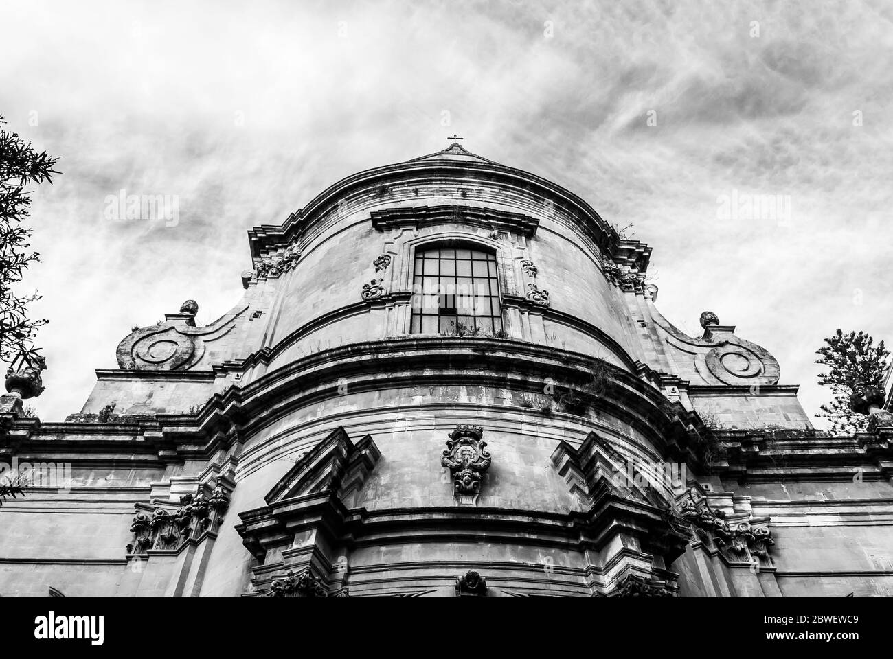 Sizilianische Architektur in Schwarz und Weiß Stockfoto