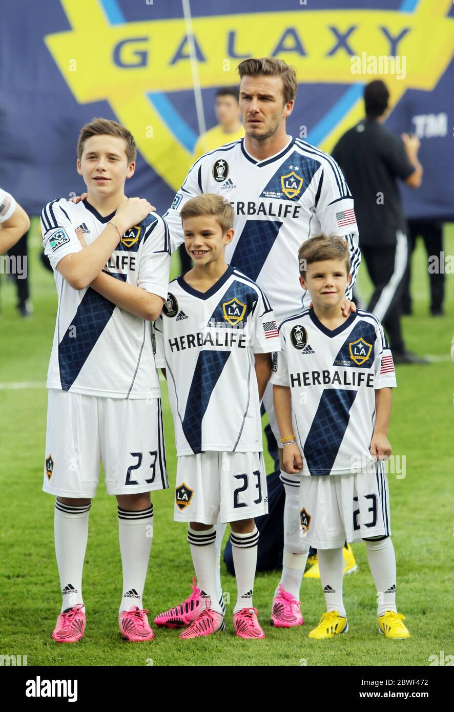 David Beckham feiert Los Angeles Galaxy gewinnen den MLS Cup im Home Depot Center mit einem 3-1 Sieg über Houston Dynamo. David wurde von seinen Jungs Brooklyn, Romeo und Cruz für die Feierlichkeiten, Cason, Kalifornien. Dezember 2012 Stockfoto