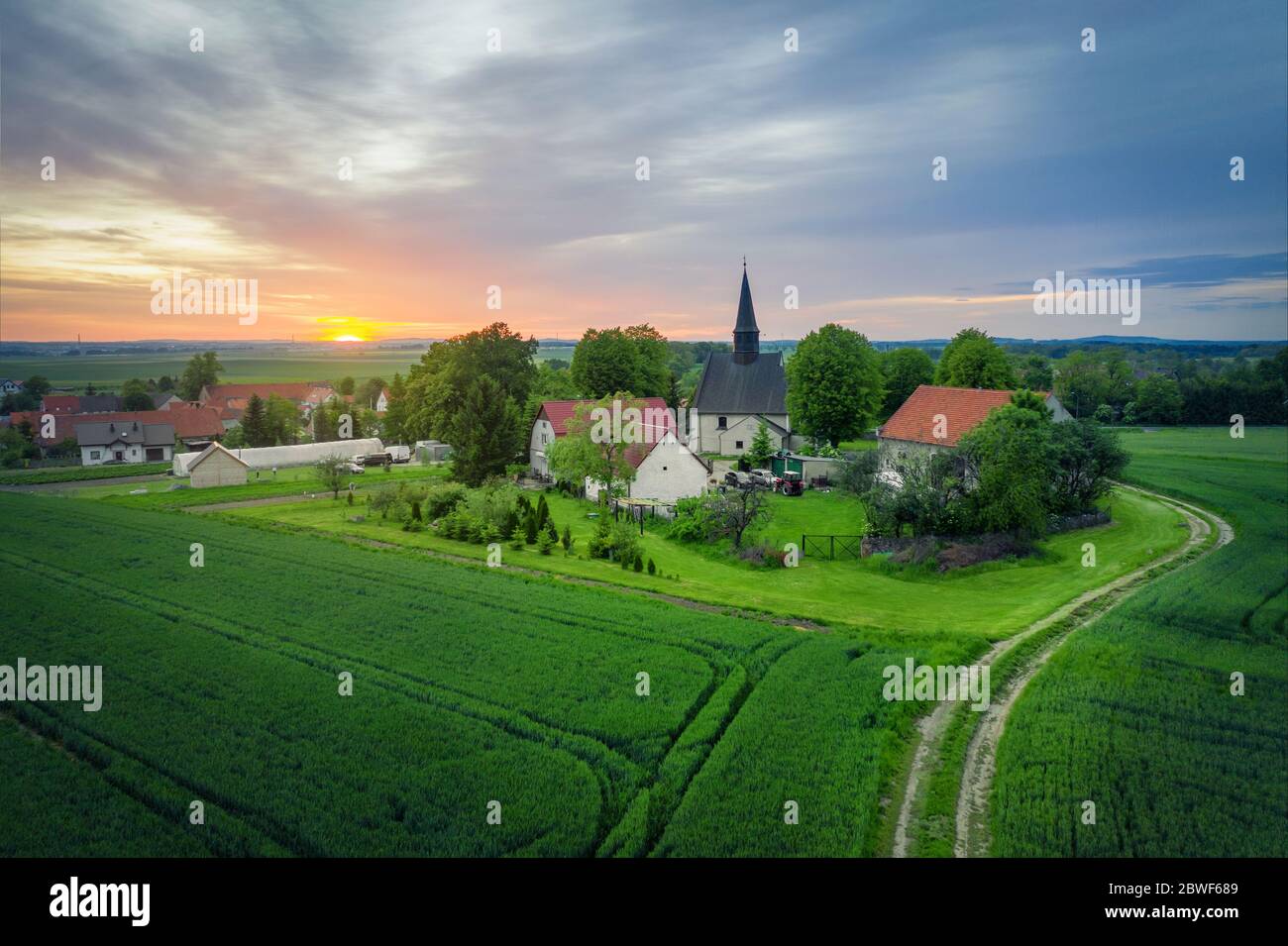 Abend im polnischen Dorf, Niederschlesien, Polen Stockfoto
