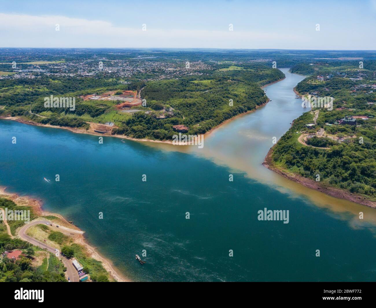 Luftaufnahme des Wahrzeichen der drei Grenzen (hito tres fronteras), Paraguay, Brasilien und Argentinien in der paraguayischen Stadt Presidente Franco nea Stockfoto