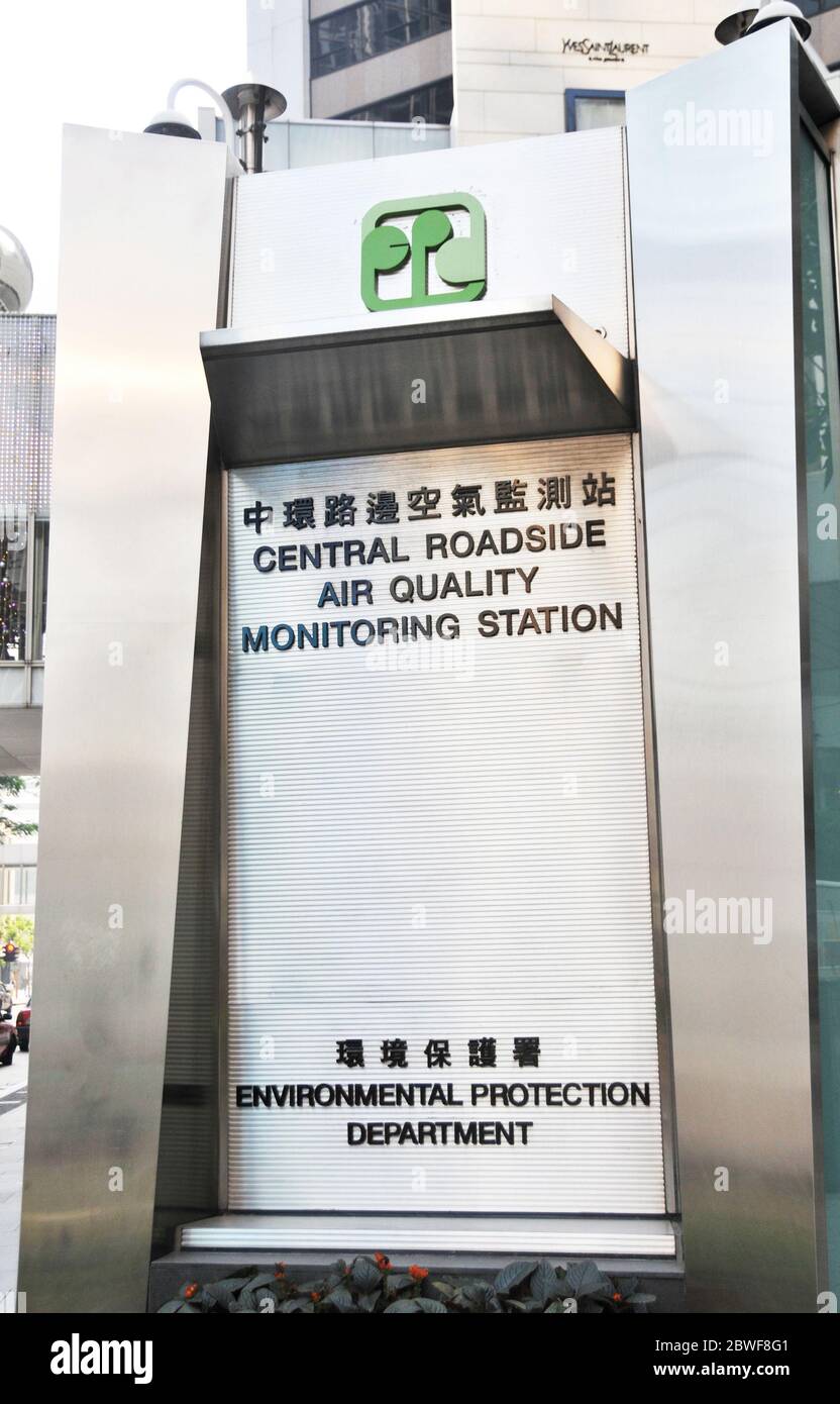 Im Herzen der Insel Hong Kong befindet sich ein Bahnhof zur Messung der Luftqualität an der Kreuzung von Chater Road und des Voeux Road, Hongkong, China Stockfoto