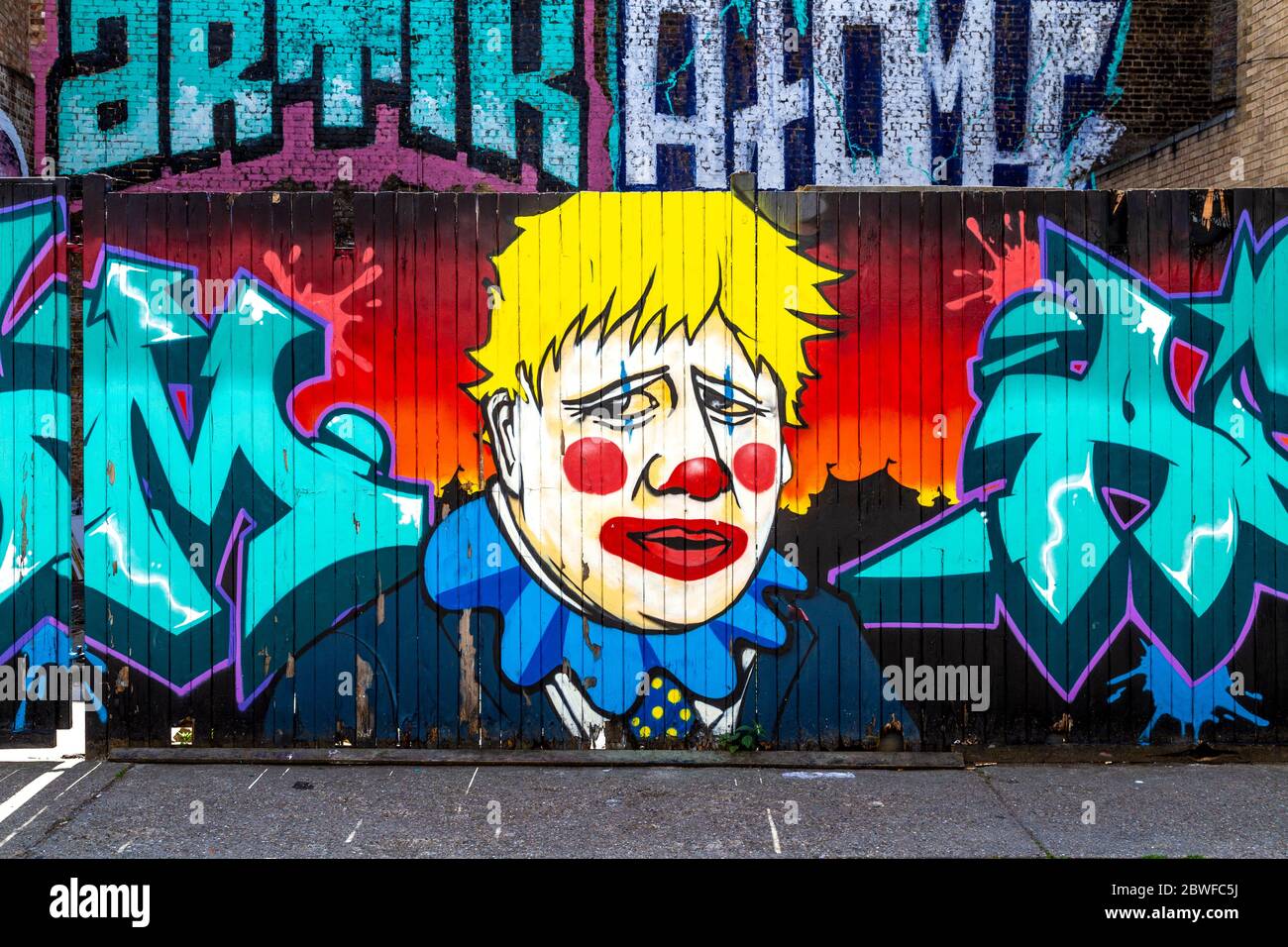 Wandbild von Boris Johnson als Clown von Ante ltd in Fashion Street, Spitalfields, London, Großbritannien Stockfoto