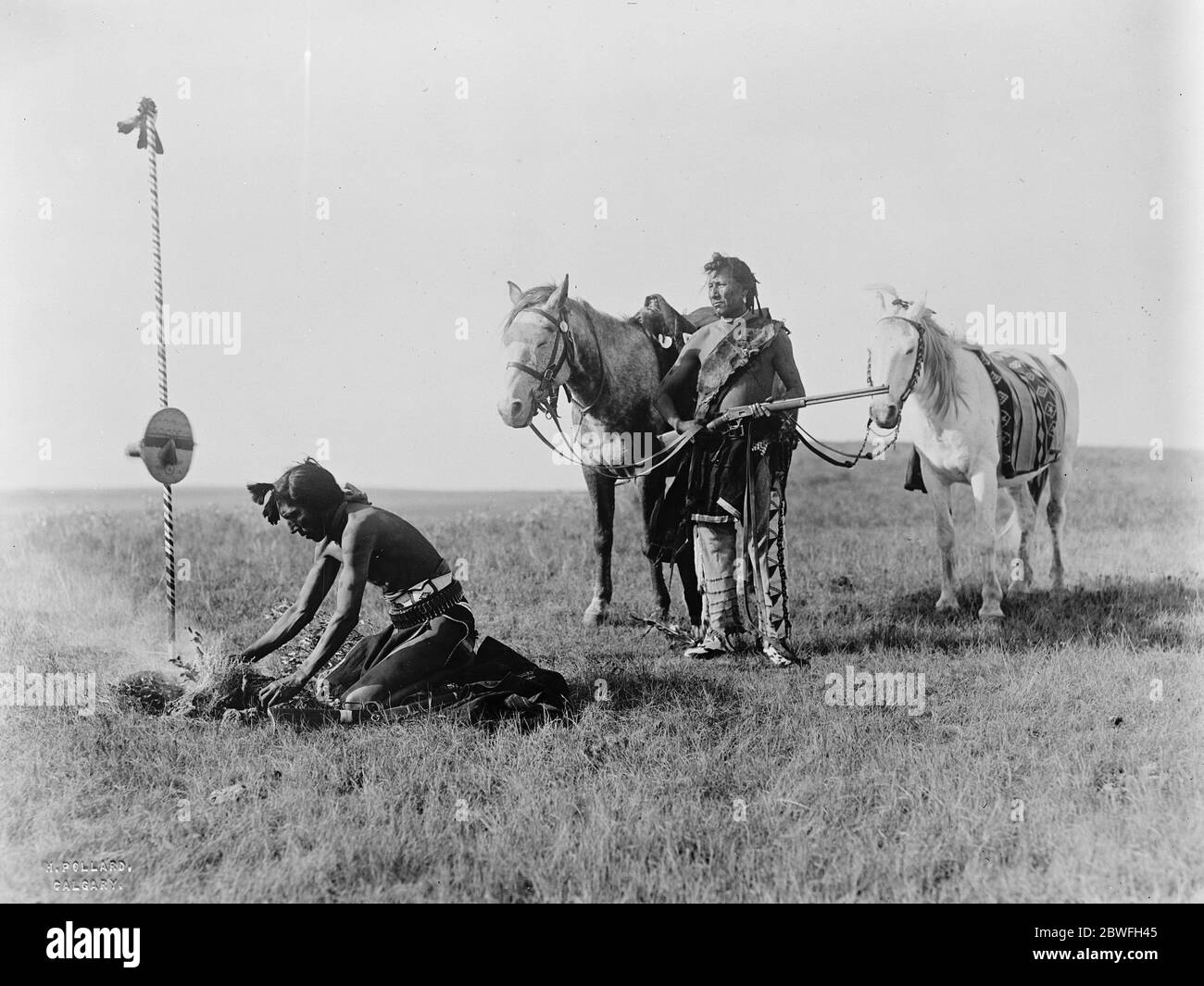 Alberta Sarces Indianer jagen 19. September 1919 die Tsuu T'ina Nation (auch Tsu T'ina , Tsuut'ina , Tsúùtínà - eine große Anzahl von Menschen früher Sarcee, Sarsi ) ist eine First Nation in Kanada Stockfoto
