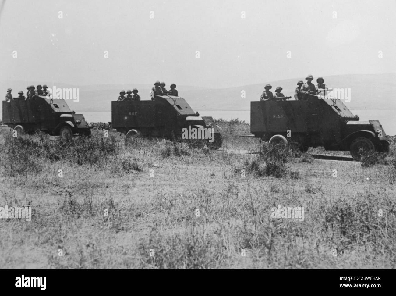 Die RAF-Polizeikräfte der Galiläischen Patrouille in Palästina bewegen sich in Panzerfahrwagen 8. September 1923 Stockfoto