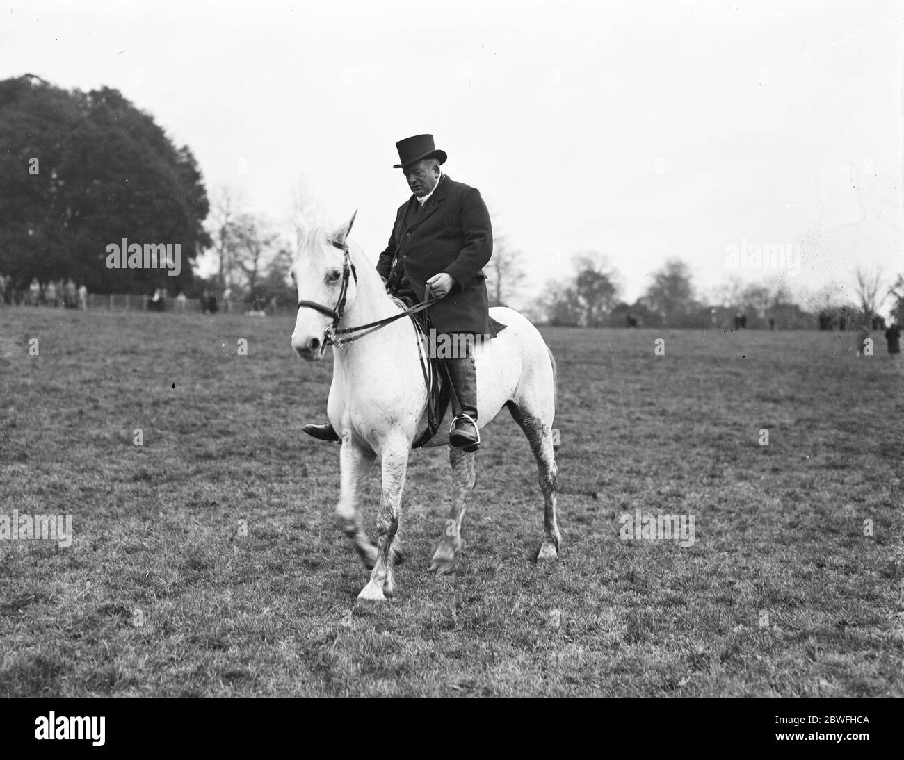 Treffen Sie die New Forest Staghounds Sir G Thursby , der Meister an der Treffen 20 November 1922 Stockfoto