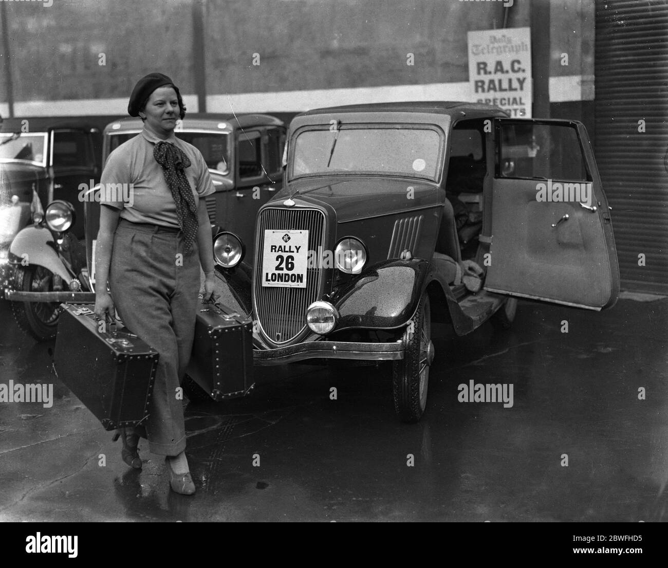 Die RAC Bournemouth Rallye . Miss Joan Weekes mit ihrem Gepäck. 1934 Stockfoto