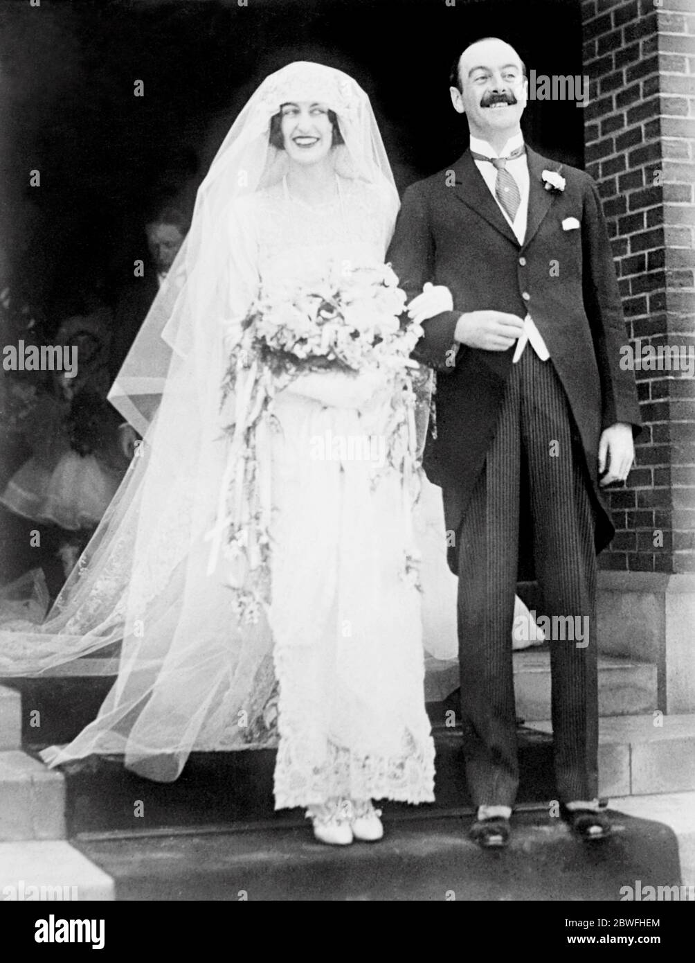 Große anglo amerikanische Hochzeit. Die Hochzeit von Miss Cornelia Vanderbilt und der Hon JF Amherst Cecil fand in All Souls Church , Biltmore . Braut und Bräutigam . 10 Mai 1924 Stockfoto