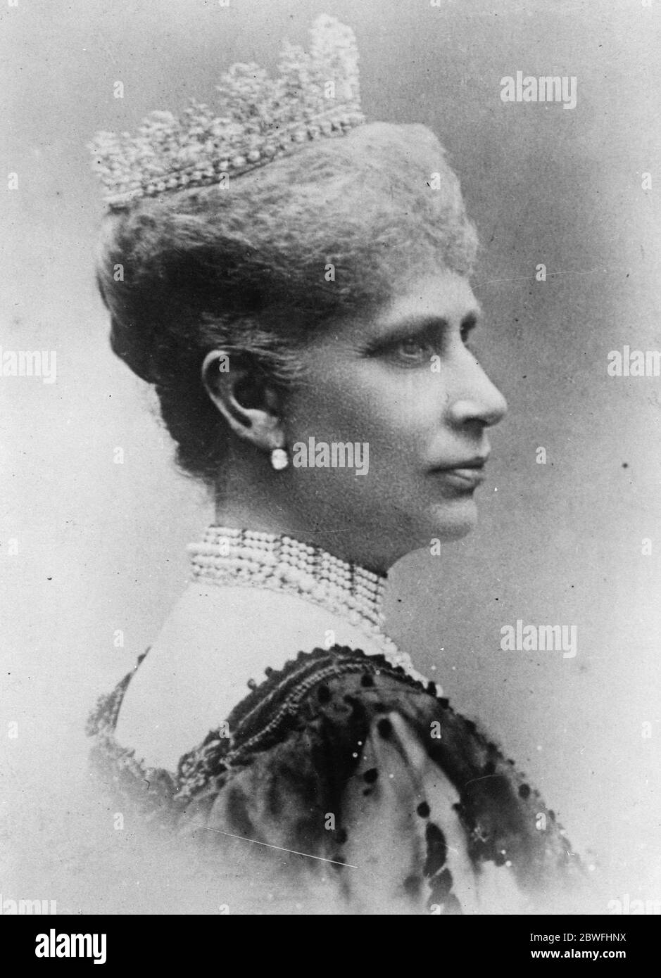Krankheit einer Königin . Dowager Königin Louise von Dänemark liegt schwer erkrankt an Lungenentzündung 14. Oktober 1924 Stockfoto