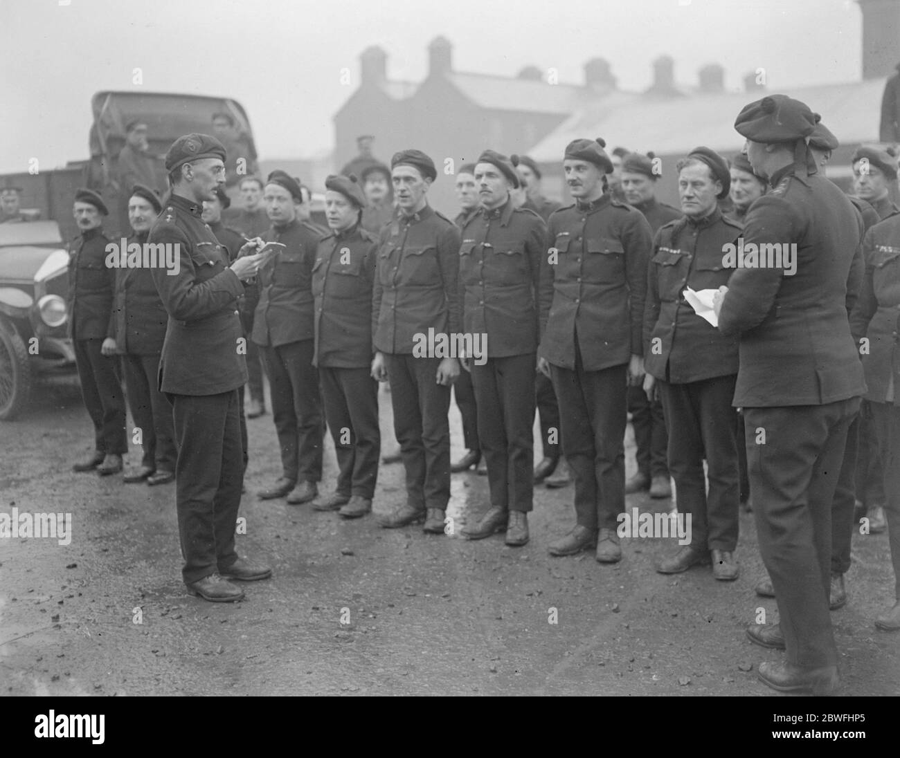 Hilfspolizei verlassen Dublin . Die letzte Rolle - Aufruf an Beggars Bush Kasernen, Dublin, bevor H und C Unternehmen der Hilfspolizei verlassen Holyhead demobilisiert werden. 16. Januar 1922 Stockfoto