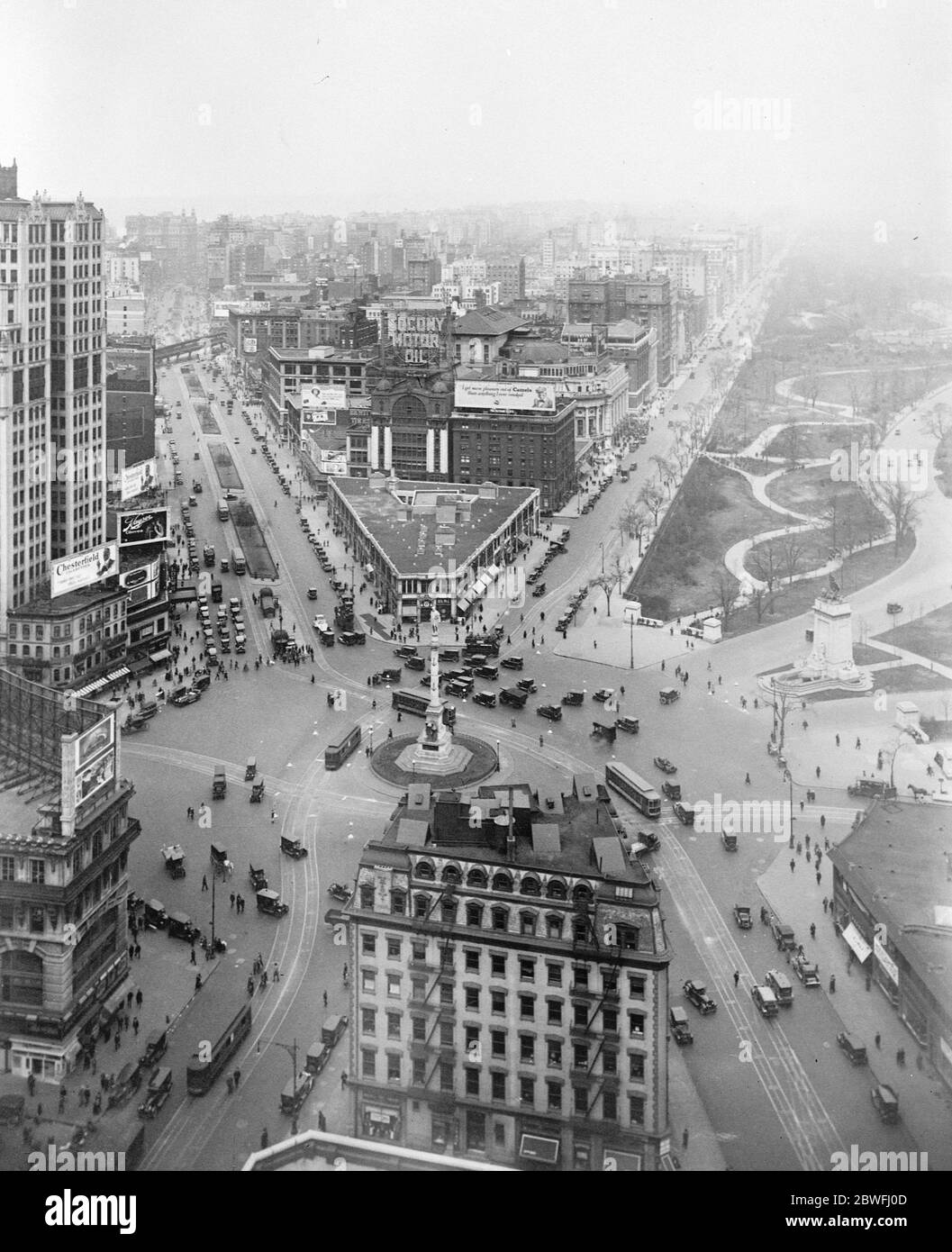New York City . Columbus Circle vom Fisk Gebäude mit Central Park auf der rechten Seite. 1924 Stockfoto