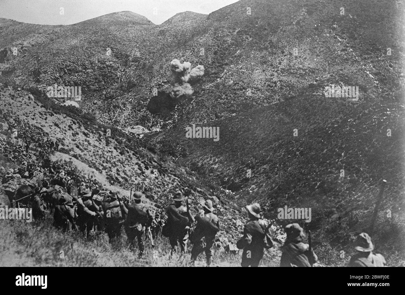 Kämpfe in Marokko . Um die Fortschritte auf Afrika zu erleichtern, bombardiert die spanische Luftwaffe die Schluchten, wo der Feind (arabische Stämme) einen verzweifelten Widerstand zu halten. September 1924 Stockfoto