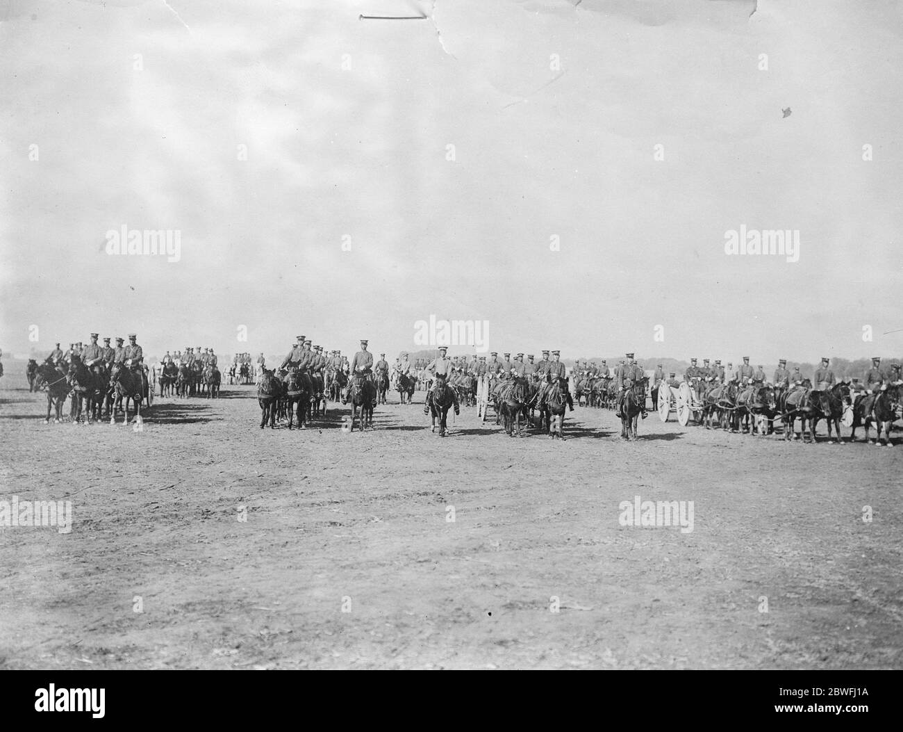 Bürgerkrieg in China . Chinesische Artillerie auf dem marsch . Dieses Bild gibt einen guten Eindruck vom aktuellen Aussehen und der Ausstattung der chinesischen regulären Armee. September 1924 Stockfoto