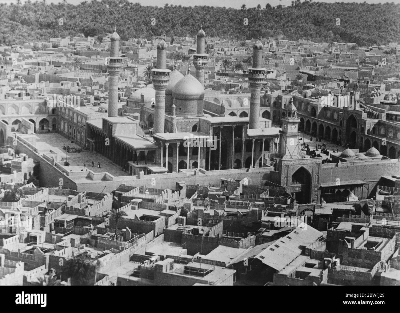 Bagdad ist jetzt eine Insel. Die Khadiman Moschee, eines der schönsten Gebäude in Bagdad. 12. April 1926 Stockfoto