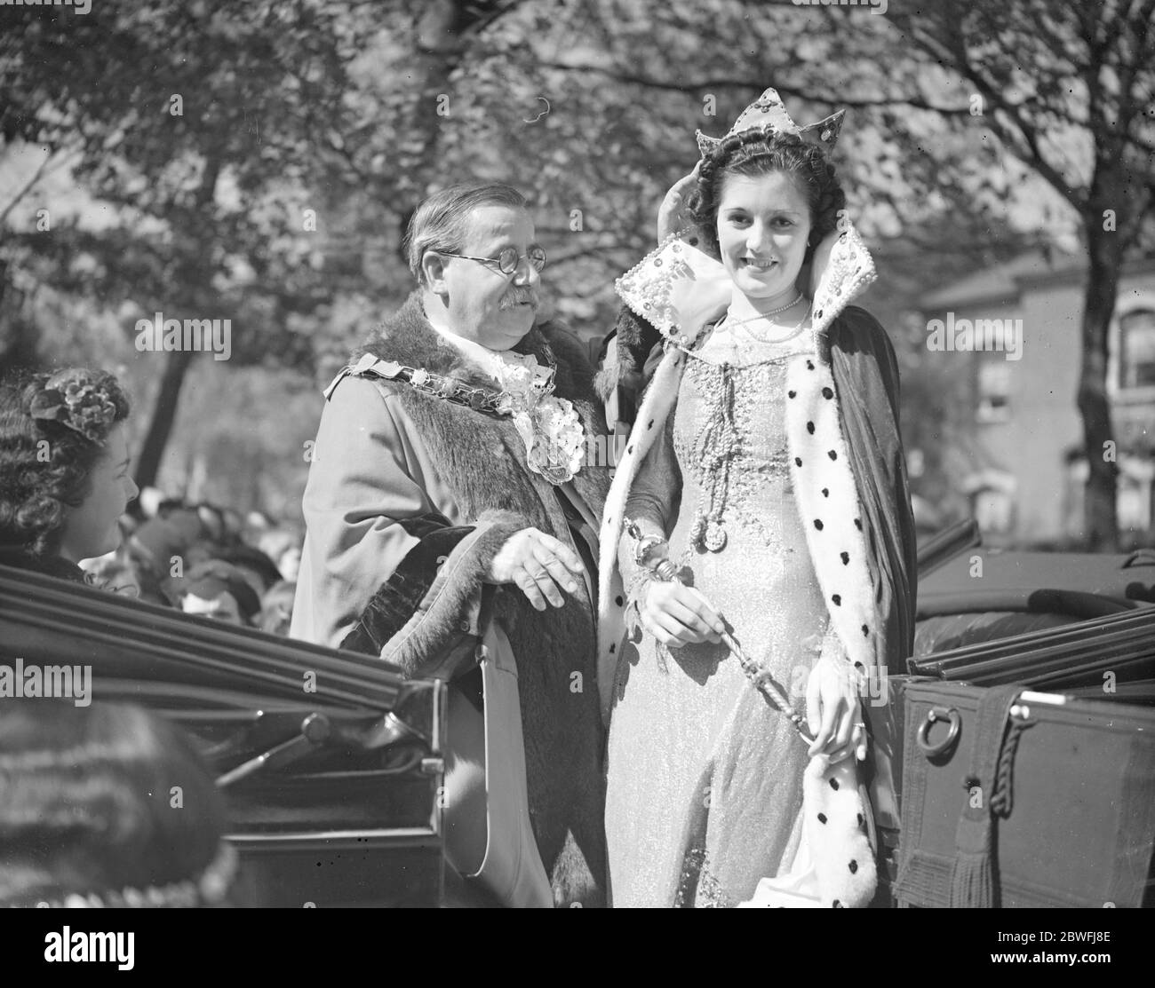 Walthamstow Karneval . Der Bürgermeister von Walthstow, Alderman H Frost J P und die Karnevalskönigin, Miss Vera Gale. Mai 1939 Stockfoto