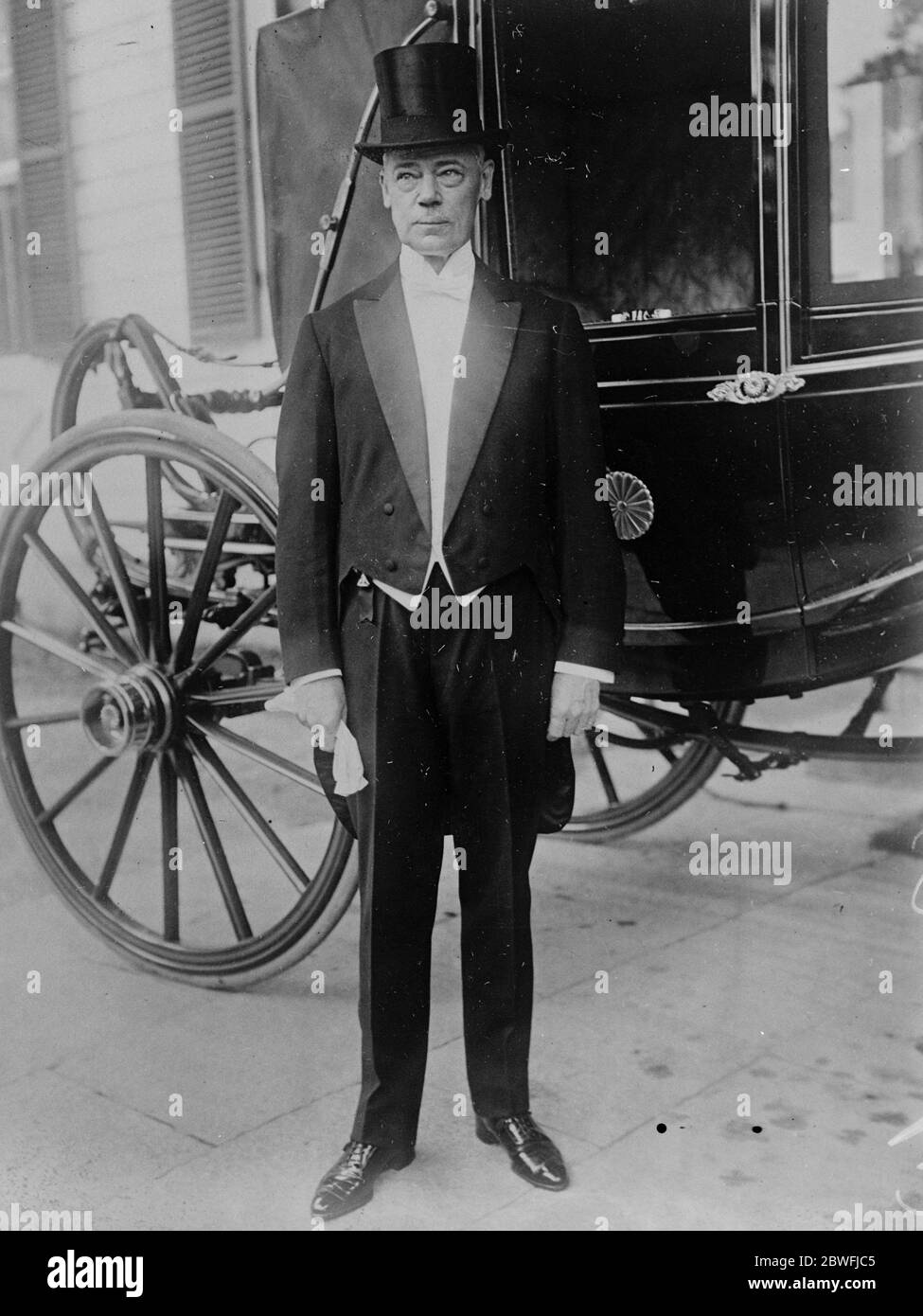 Amerikanischer Botschafter in Japan Herr Cyrus amerikanischer Botschafter, als er seine Beglaubigungsschreiben dem Prinzregenten von Japan überreichte 21. August 1923 Stockfoto