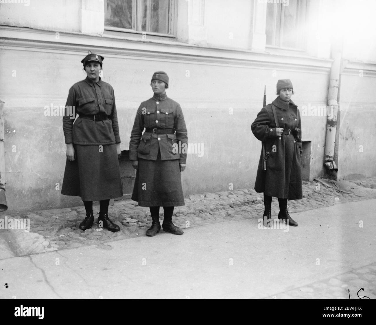 Vilna, Litauen. Frauen Soldaten im Dienst in Vilna . 24. Oktober 1921 Stockfoto