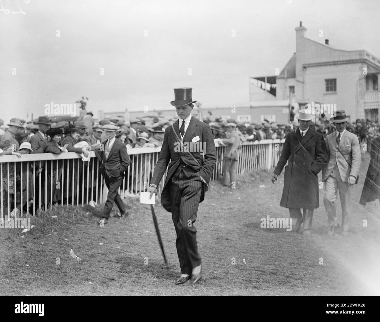 Gesellschaft im Oaks . Die Marquess von Blandford . Juni 1923 Stockfoto