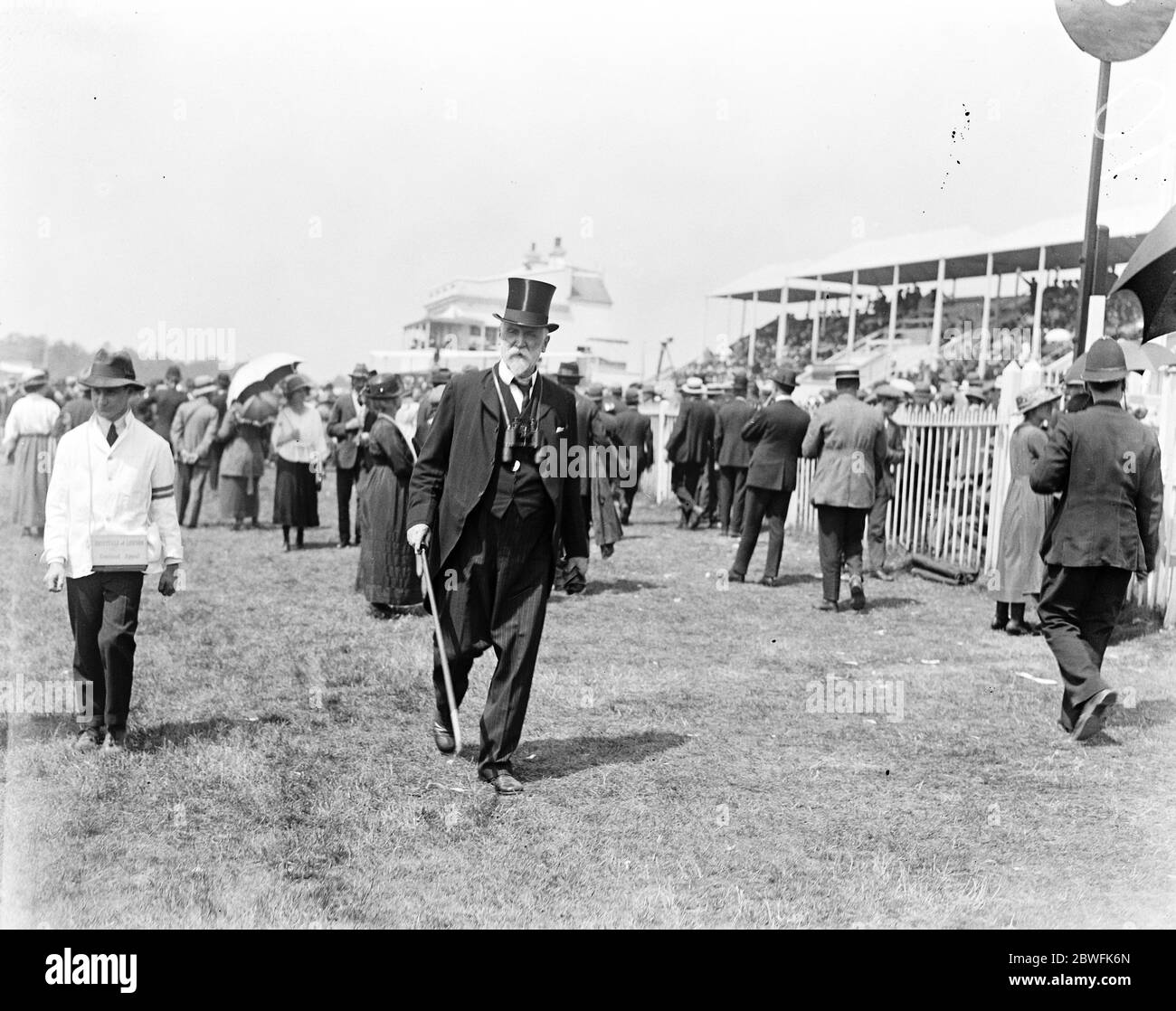 Derby Tag in Epsom Lord D ' Abernon Wandern auf dem Kurs 31 Mai 1922 Stockfoto