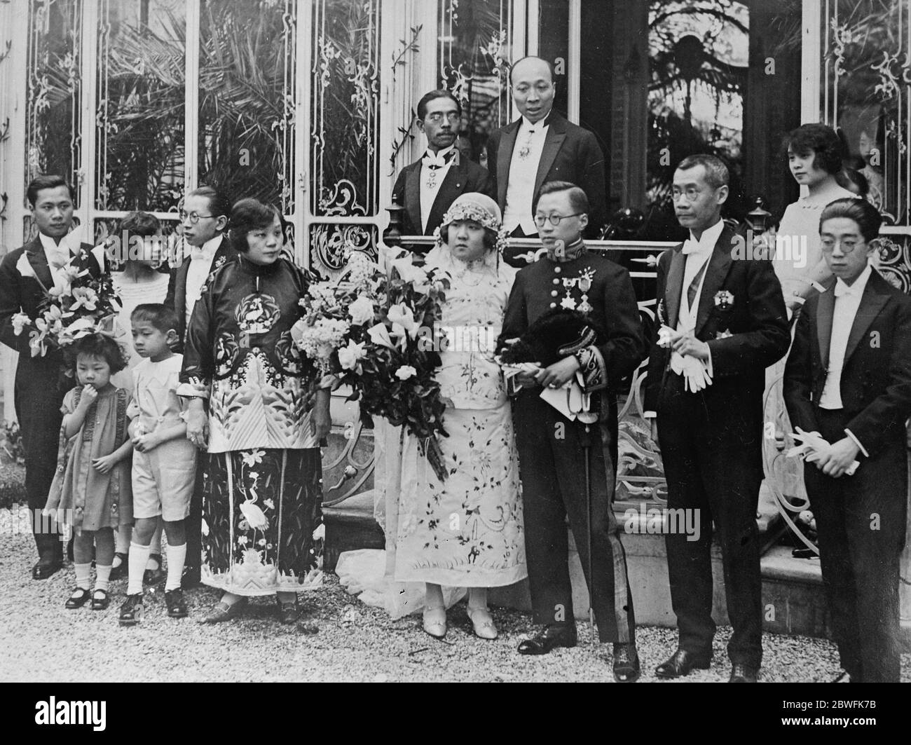 Chinesische diplomatische Hochzeit in Paris Frau Cheng Lo , Tochter des chinesischen Botschafters in Fance, und Herr R Y C Wang Sohn des chinesischen Ministers in der Schweiz , nach ihrer Hochzeit in Paris 16 Mai 1924 Stockfoto