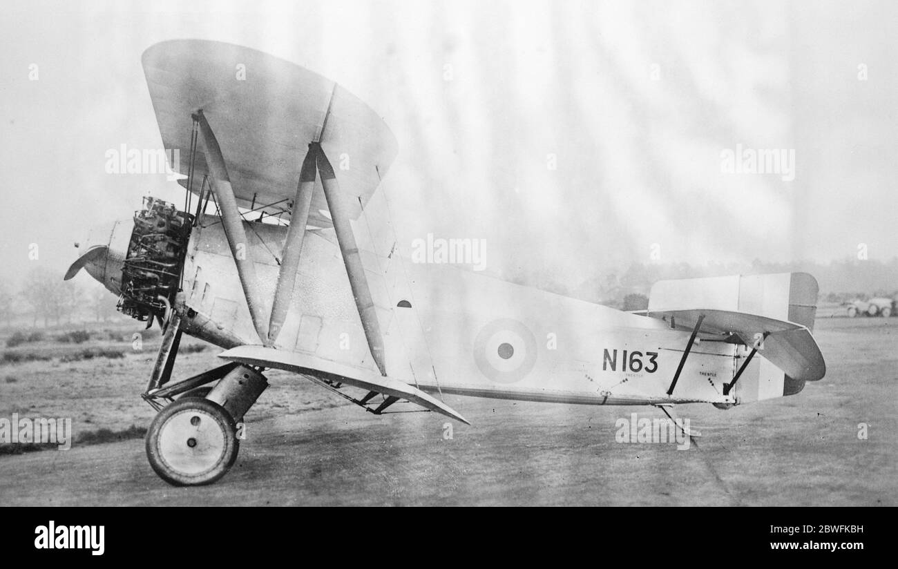 Ein Hush Hush Flugzeug Britains neuesten Schiffe Kämpfer, die Fairey 'Flycatcher', die eine Geschwindigkeit von mehr als 130 Meilen pro Stunde hat und ist für den Aufstieg von einem Ausstieg auf den Decks der Flugzeugträger ausgestattet. Seine Flügelspannweite von unter 30 Fuß ist weniger als die Motorsegler ' der Wren und M Barbot ' s Maschine. Es hat einen 320 ps jaguar Sternmotor 21 Juni 1923 Stockfoto