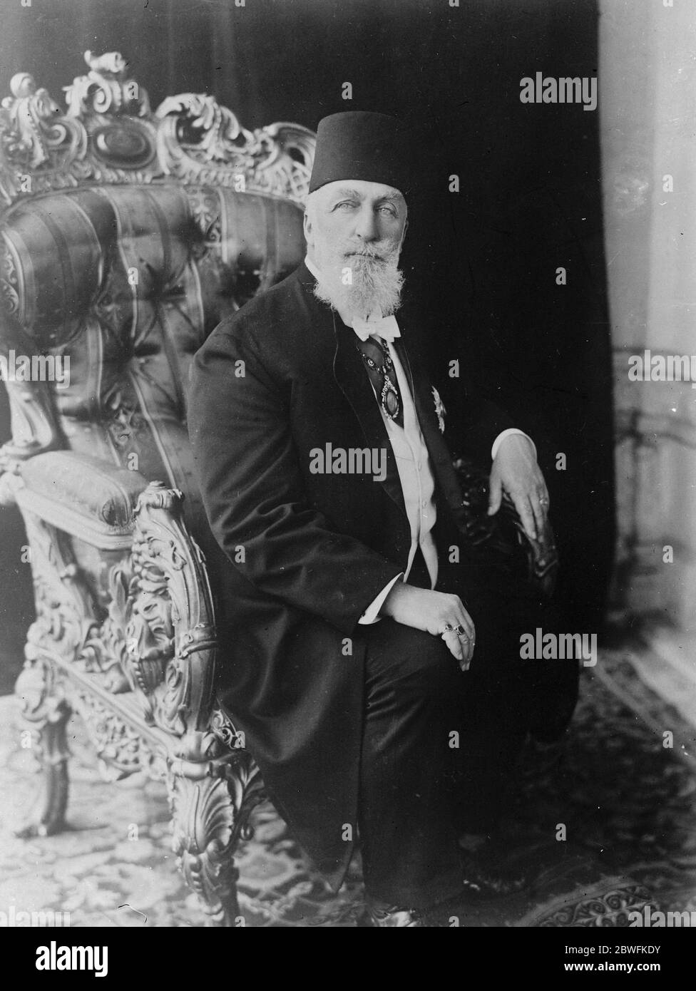 Der Kalif zu gehen. Die Absetzung des Kalifen und die Abschaffung des Kalifats wurden auf einer Sitzung der Volkspartei in Konstantinopel vereinbart. Abdul Medjid, der Kalif. März 1924 Stockfoto
