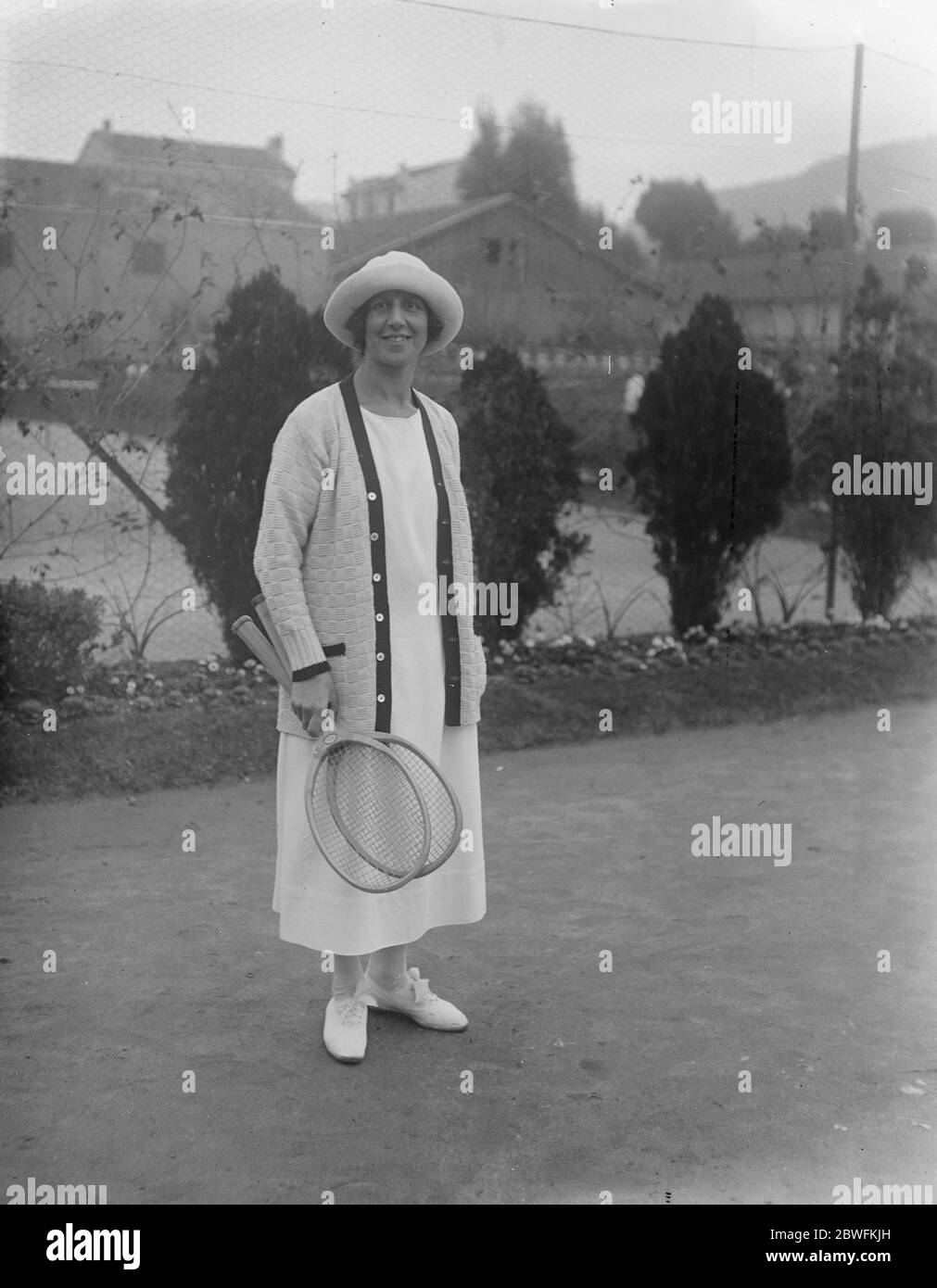 Gesellschaft an der Riviera Lady Crossfield in Cannes , wo Tennisturniere nw in Arbeit sind 13 Februar 1924 Stockfoto