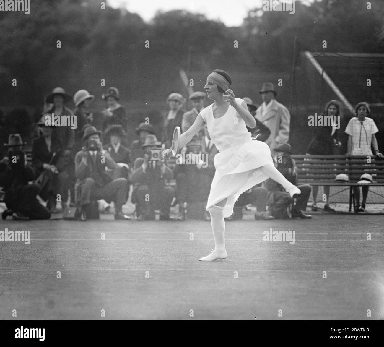 Rasentennismeisterschaft in Wimbeldon Mlle Lenglen in der Praxis 19 Juni 1924 Stockfoto