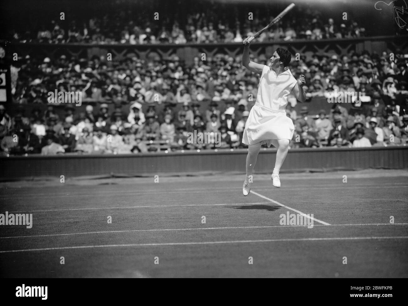 Tennis in Wimbeldon . Mary M K Browne ( U S A ) im Spiel . 22 Juni 1926 Stockfoto