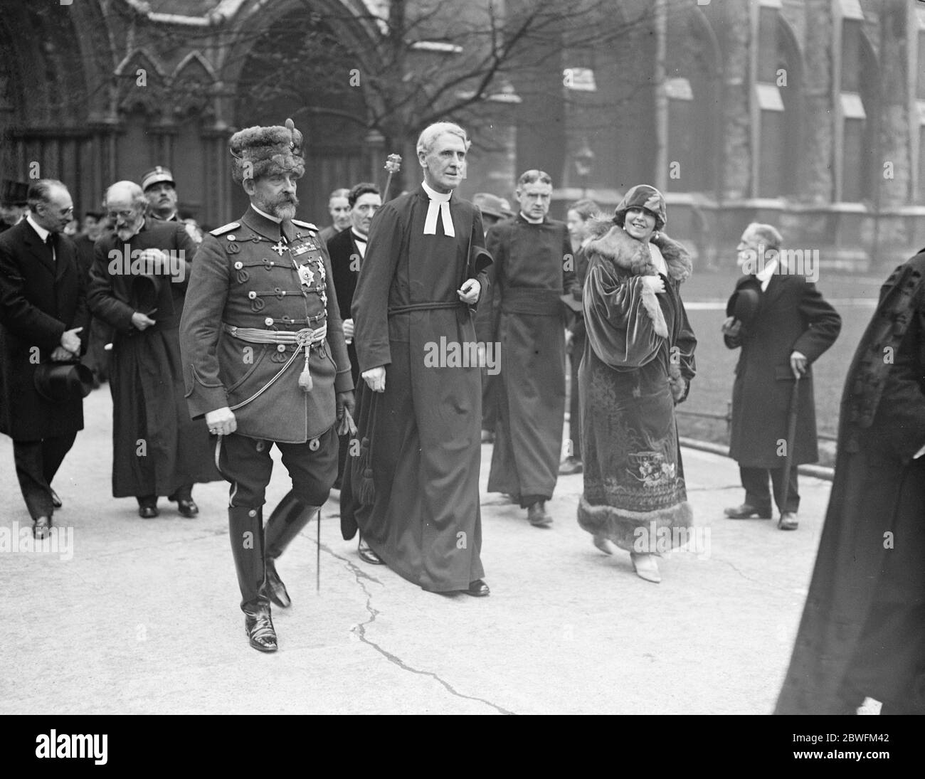Der rumänische königliche Besuch. Der König und die Königin von Rumänien verlassen Westminster Abbey, nachdem sie einen Kranz auf dem Grab des unbekannten Kriegers platziert. 12 Mai 1924 Stockfoto